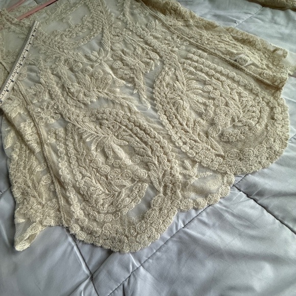 Annabelle Cream Embroidered Mesh Lace Top Size S - Picture 7 of 8